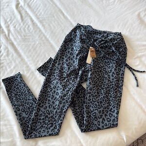 Cinches Waist Leopard Print Leggings